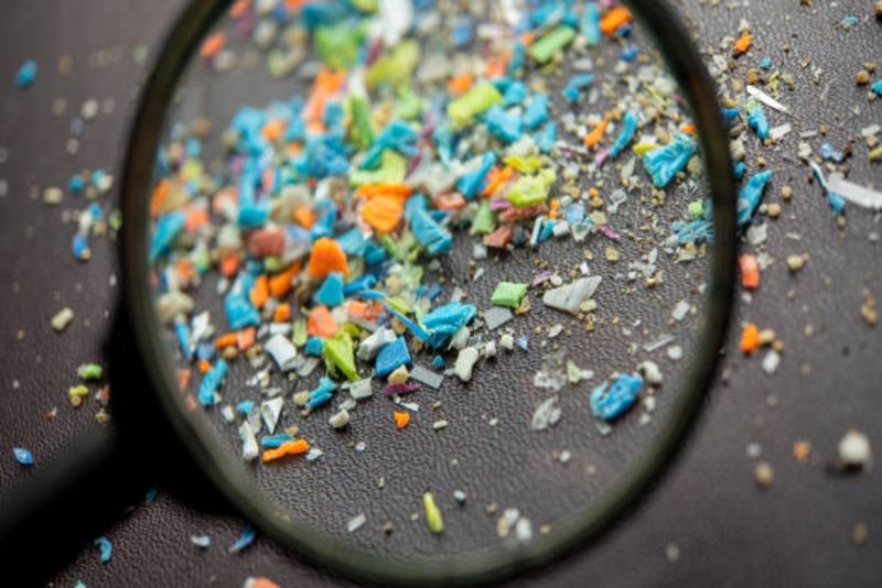 Mikroplastik di Piringmu: Terungkap dari Kemasan Favorit Sehari-hari!