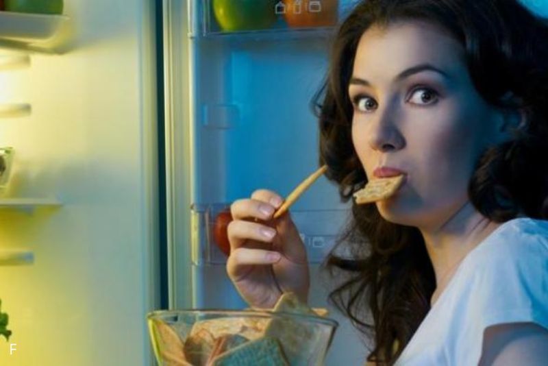Kenapa Kita Sering Ngemil Saat Bosan, Bukan Saat Lapar?