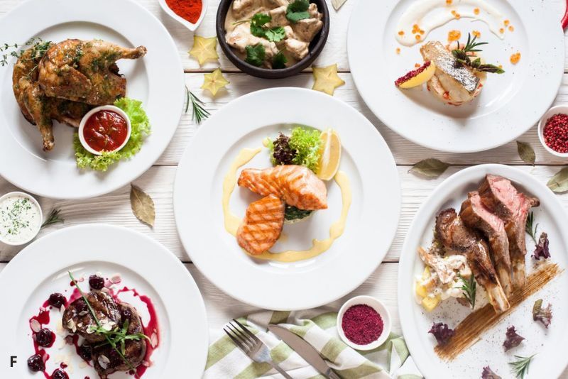Alasan Makanan Terlihat Lebih Enak Kalau Disajikan di Piring Putih