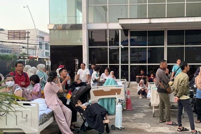 Diduga Akibat Korsleting Listrik, RS Hermina Jatinegara Terbakar, Terdengar Tiga Kali Ledakan!
