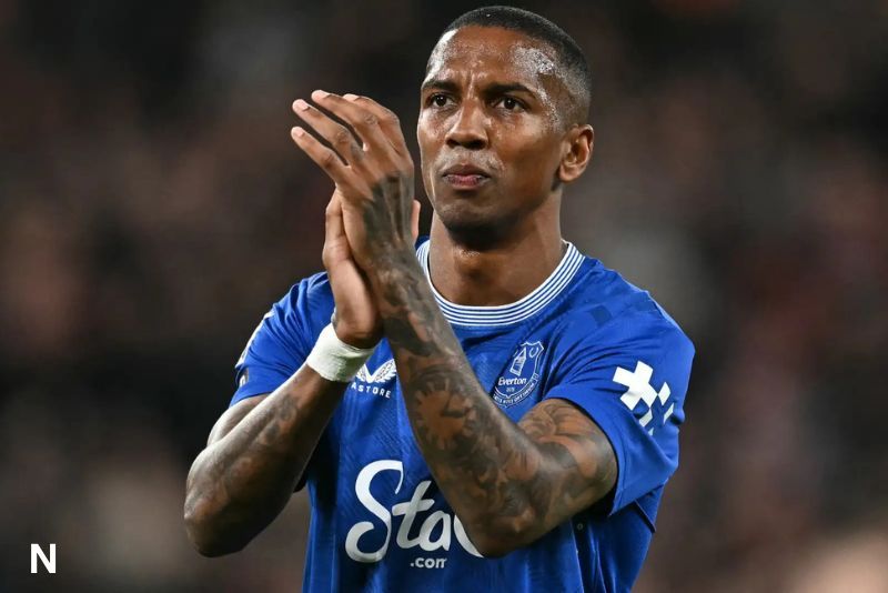 Ashley Young Resmi Bergabung dengan Ipswich Town di Liga Inggris Kasta Kedua