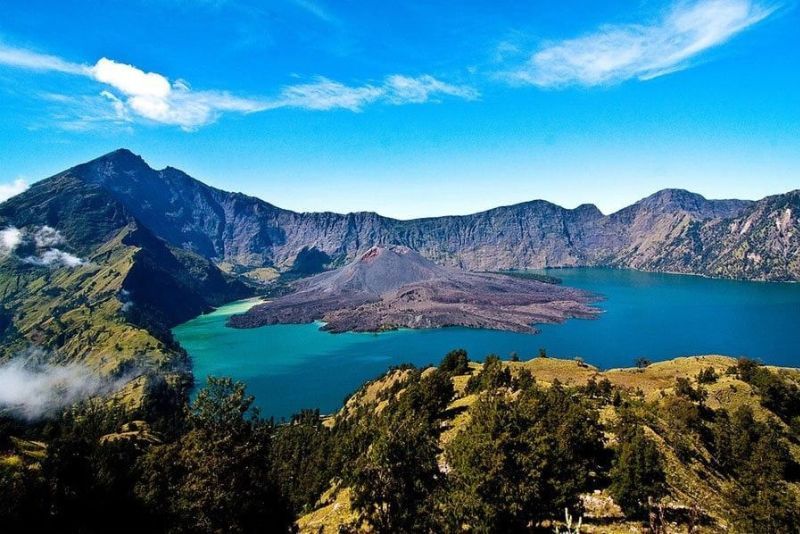 Gunung Rinjani Tutup Sementara: Demi Keselamatan Pendaki, Seluruh Jalur Tak Bisa Diakses Mulai 1 Agustus 2025
