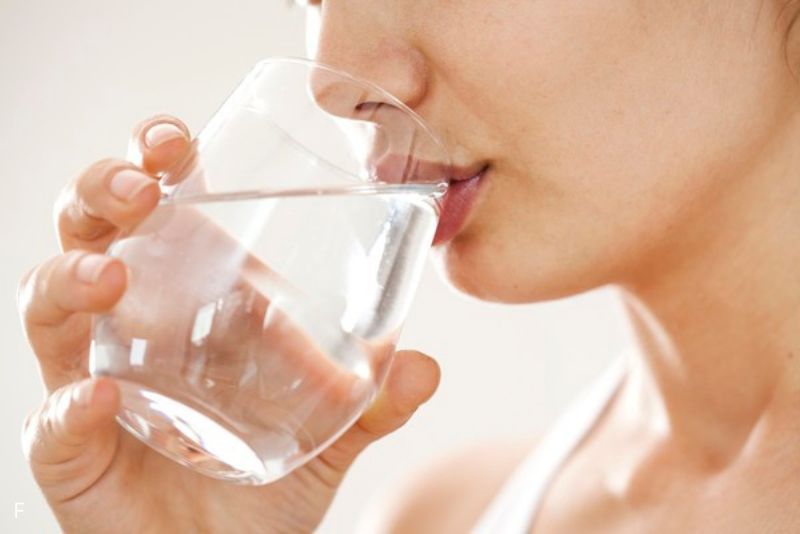Minum Air Hangat Setelah Bangun Tidur Bisa Bantu Detoks Alami