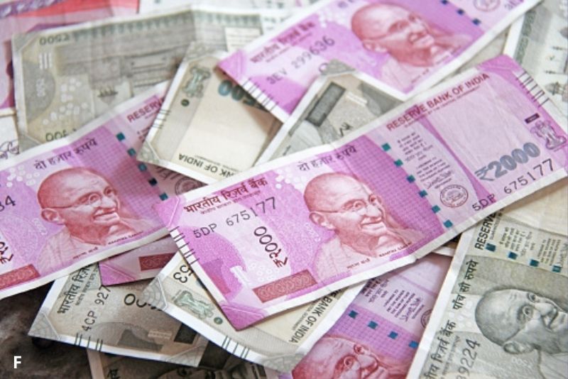 Rupee India Anjlok ke Rekor Terendah, Ini Penyebab Utamanya