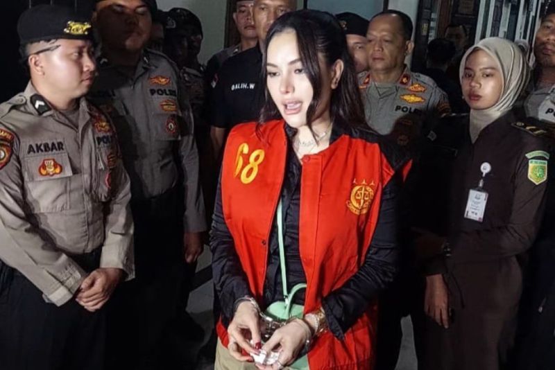 Nikita Mirzani Terpukul Emosi di Persidangan, Ibu Lolly Geram Data Rekeningnya Diungkap Tanpa Persetujuan, Kini Siap Gugat Bank Swasta Indonesia!