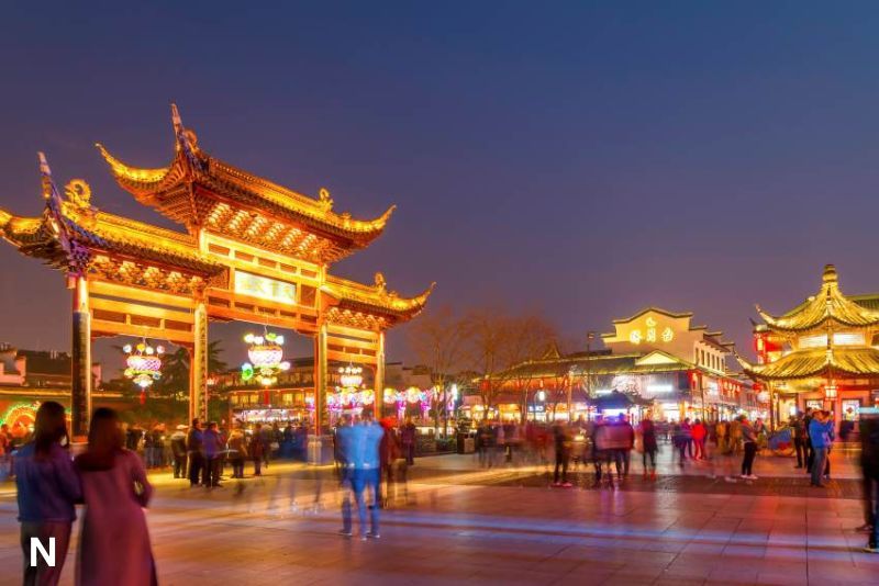 Gelombang Pariwisata Malam di China: Mengatasi Teriknya Musim Panas