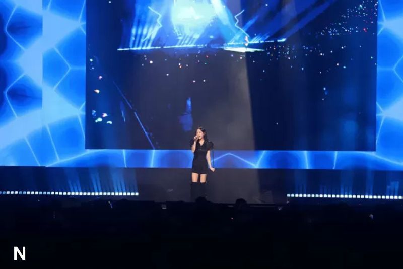 Heize Bikin Penonton KOSTCON 2025 Galau Bareng Lewat OST Populer