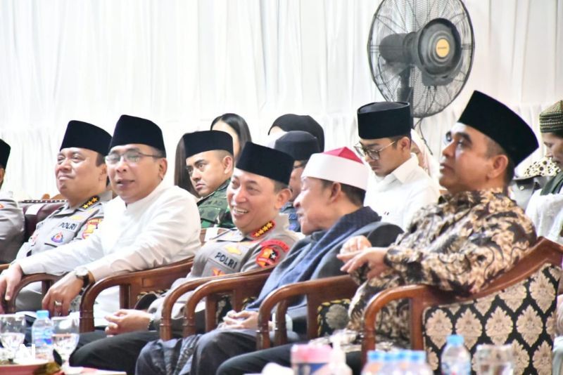 Kapolri Sebut Kolaborasi Polri dan Ulama Jadi Kunci Kekuatan Bangsa dalam Haul Ponpes Buntet