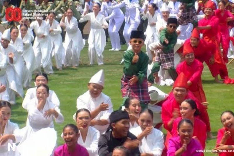 Tarian Tradisional Pacu Jalur Rayyan Arkan Dhika Menghentak HUT ke-80 Kemerdekaan RI