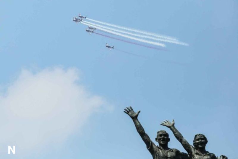 Pesawat Tempur TNI AU Hiasi Langit Jakarta dengan Formasi Angka 80