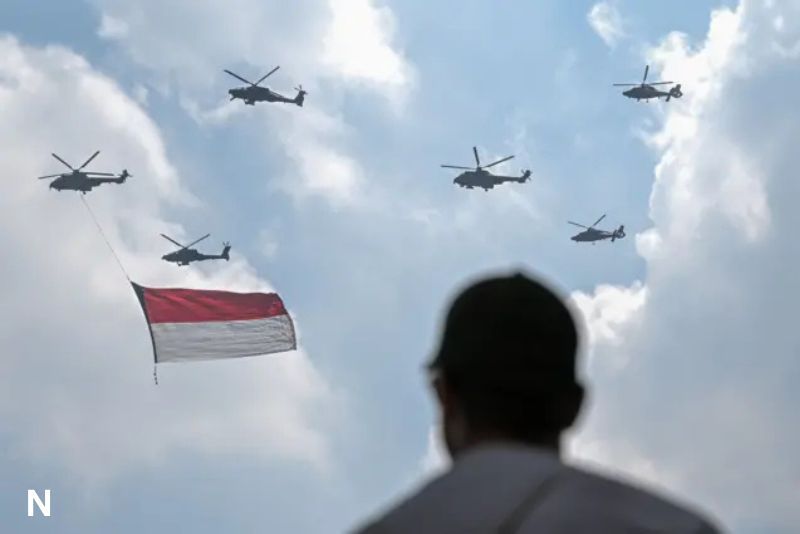 Meriahkan HUT RI, Bendera Merah Putih Raksasa Diterbangkan ke Angkasa
