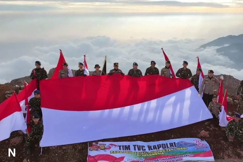 133 Pendaki Kibarkan Merah Putih di Puncak Kerinci pada HUT ke-80 RI