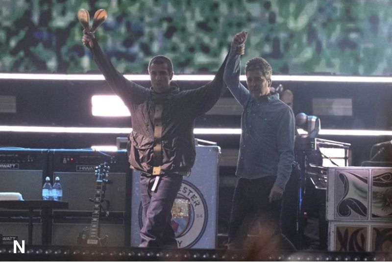 Oasis Reuni Lengkap, Liam dan Noel Gallagher Kembali Satu Panggung Setelah 16 Tahun
