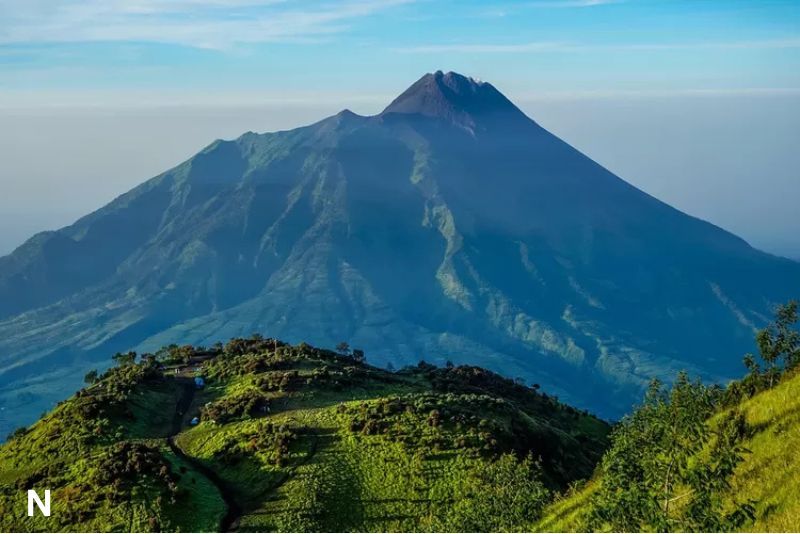 Pemandangan Tiada Duanya: 5 Gunung di Jawa Barat dengan View Terbaik
