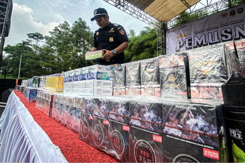 rokok_ilegal_jabar_sentuh_80_juta_batang_bea_cukai_harga_resmi_naik_jadi_pemicu