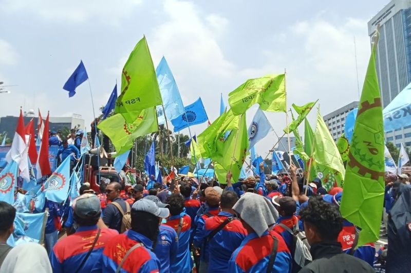 buruh_jakarta_melawan_gaji_tercekik_inflasi_biaya_hidup_membengkak