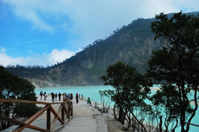 petualangan_terbaik_wisata_bandung_temukan_indahnya_alam_lembang_kawah_putih_dukung_wisata_berkelanjutan
