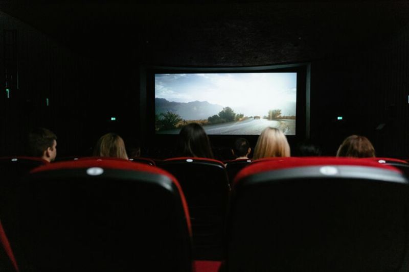 Layarku dan Keluarga: Film Terbaru & Rekomendasi Hangat untuk Sambil Ngumpul Bareng