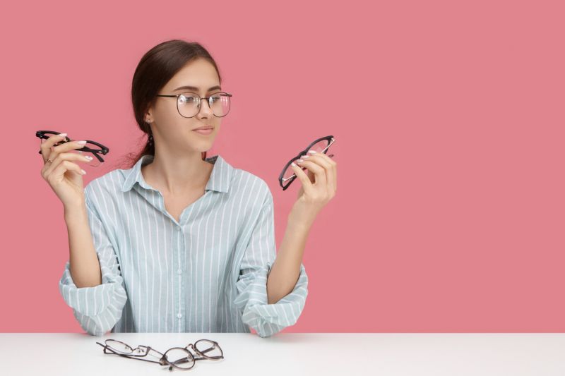 Tips Memilih Kacamata yang Tepat Berdasarkan Bentuk Wajah