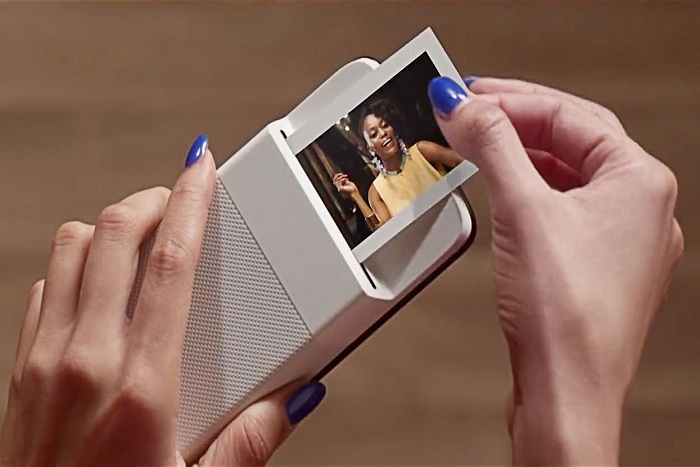 Perangkat Tambahan Ini Mampu Ubah Smartphone Moto Z Menjadi Kamera Polaroid