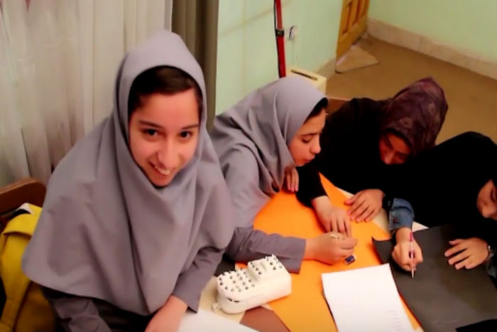 Amerika Serikat Tidak Mengijinkan Gadis-Gadis Afganistan Ini Menghadiri Kompetisi Robotnya