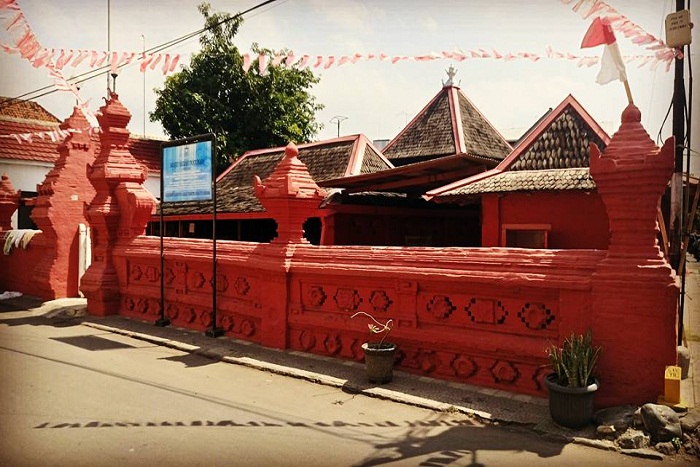 Misteri di Balik Pembangunan Masjid Bata Merah Cirebon