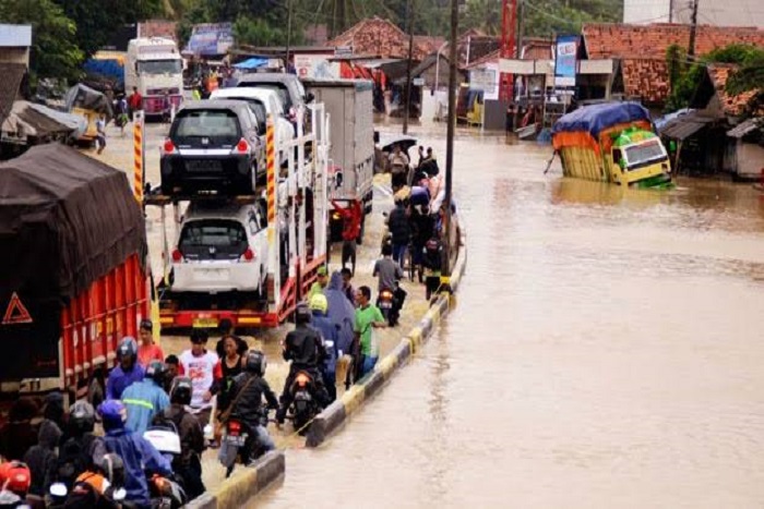 Hujan Deras dan Jebolnya Tanggul menjadi Faktor Terjadinya Banjir Pantura