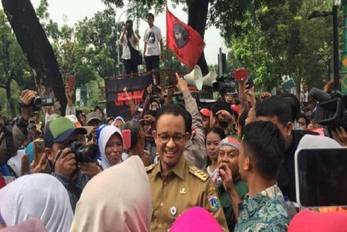 Warga DKI Jakarta Melakukan Aksi Demo, Minta Anies Penuhi Janji Politik Pimpin Jakarta 5 Tahun