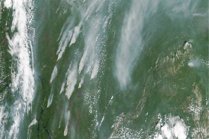 Gambar NASA Menangkap Kebakaran Siberia Terbesar dalam 10.000 Tahun
