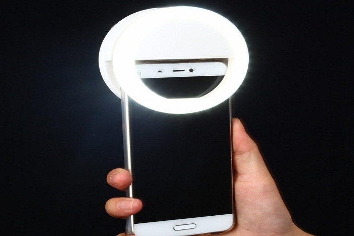 Selfie Ring Light, Alat Baru untuk Memaksimalkan Swafoto Kamu