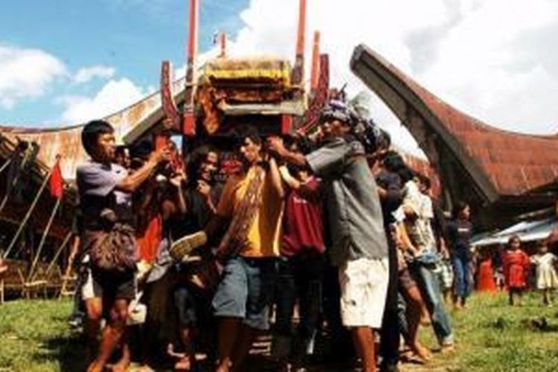 5 Tradisi Pemakaman Unik di Indonesia: Warisan Budaya yang Kaya