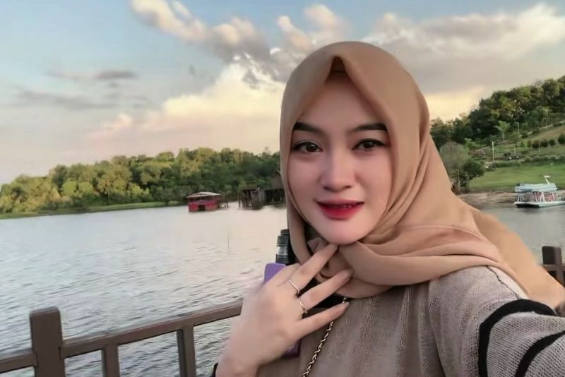Kisah Acil Jouleha, Seleb TikTok Kalimantan Diselingkuhi Suami 20 Kali, Kesal Robohkan Rumahnya