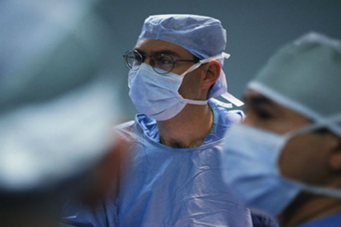 Operasi Katarak Pada Korban Ebola Aman untuk Dokter