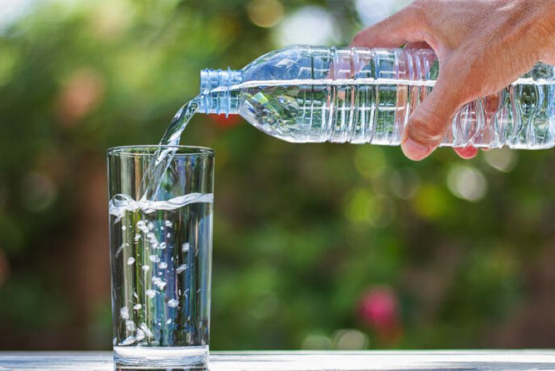 Air Minum Kemasan Mengandung Ratusan Ribu Nanoplastik