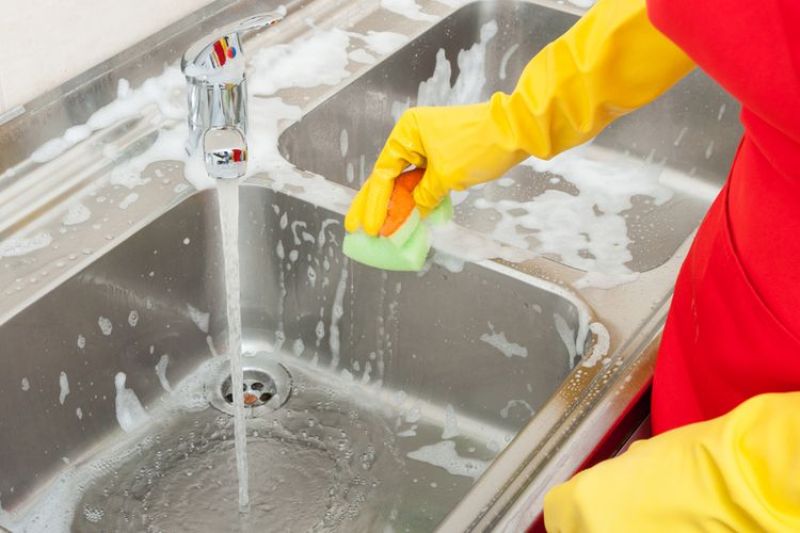 Cara Bersihkan Saluran Air Wastafel Dapur yang Tersumbat: Kenyamanan Mencuci Piring untuk Kesehatan Keluarga