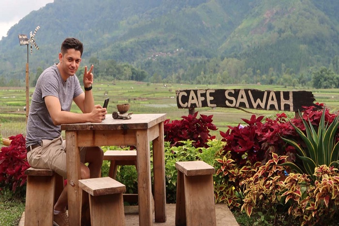 Kafe Sawah Malang, Destinasi Wisata Paduan Keindahan Alam dan Kuliner Lokal