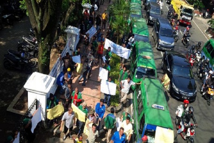 Keresahan Akibat Demo Angkot di Bandung