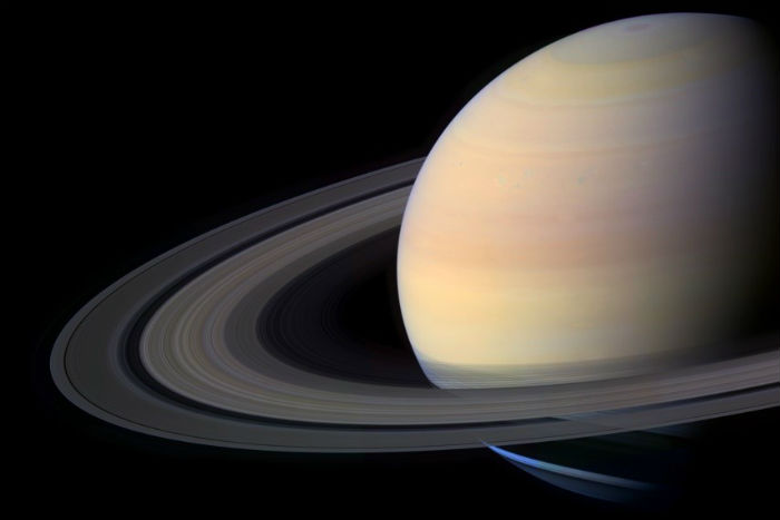 Planet Saturnus Bisa Menampung 300 Juta Manusia