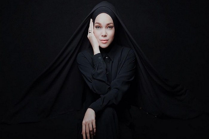 Dianggap Permainkan Cadar, Dewi Sandra Menulis Permohonan Maaf di Instagram