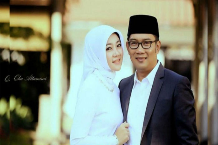 Istri Ridwan Kamil Memperoleh Gelar Master dan Lulusan Terbaik