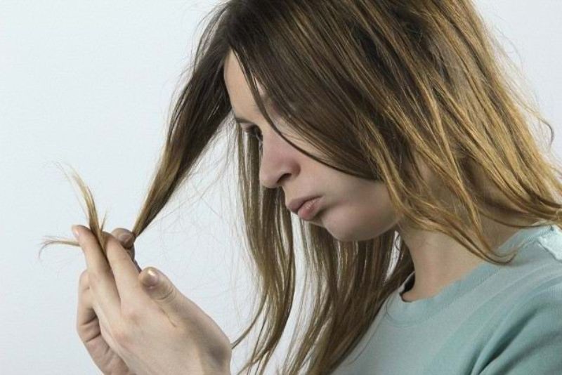 7 Cara Merawat Rambut Kering Agar Tetap Lebih Lembut dan Berkilau
