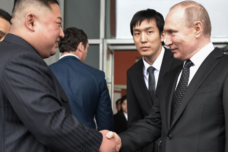 Korut Makin Mesra dengan Rusia, Kim Jong Un Kendari Mobil Hadiah dari Putin
