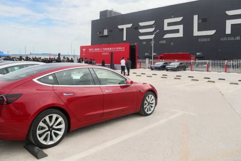 Penjualan Tesla Terus Merosot, Elon Musk PHK 10% Karyawan Global