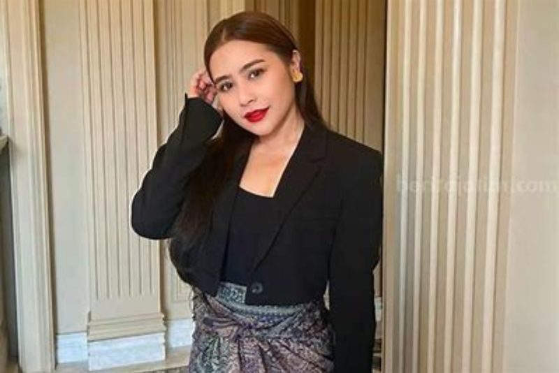 Prilly Latuconsina