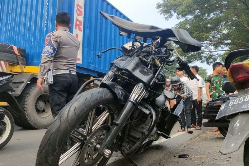 Kecelakaan  Harley Davidson di Jalur Pantura Probolinggo