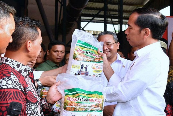 Jokowi Imbau Petani Jangan Jual Gabah