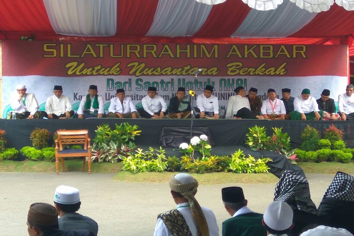 Ribuan Umat Islam Hadiri Zikir Bersama di Kampus Uninus Bandung