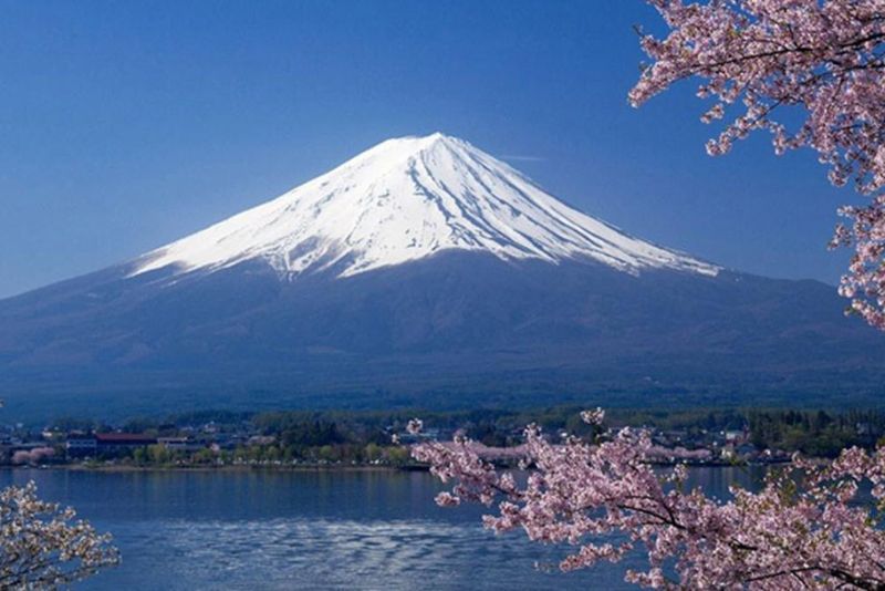 Penghalang Baru Dipasang untuk Melindungi Pemandangan Gunung Fuji dari Turis Berulah