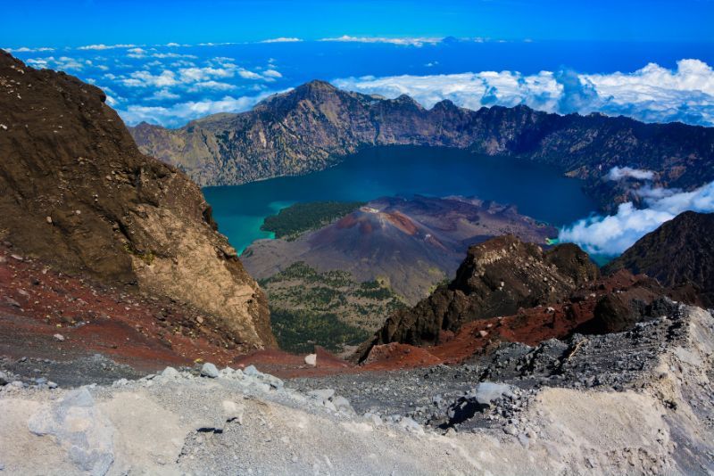 Pendaki Wajib Tahu! 7 Gunung di Indonesia yang Paling Populer dan Menantang
