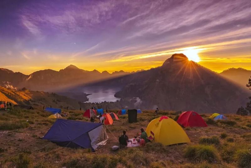Menemukan Ketenangan di Kaki Gunung: Gaya Hidup Trekking di Destinasi Wisata Pegunungan